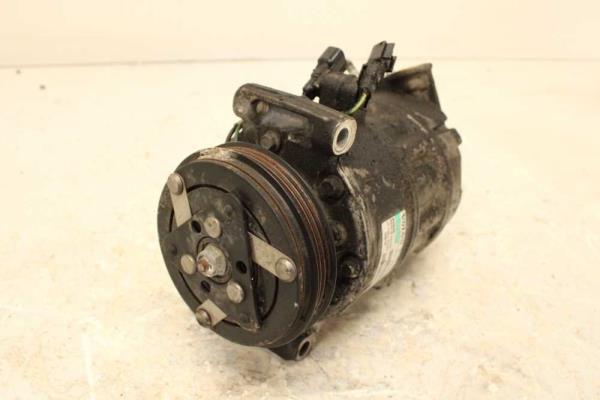 COMPRESSEUR DE CLIMATISATION VOLVO V60 - Vue 1